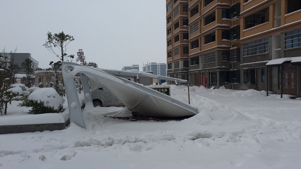 被積雪壓塌的車棚都有什么特點(diǎn)？